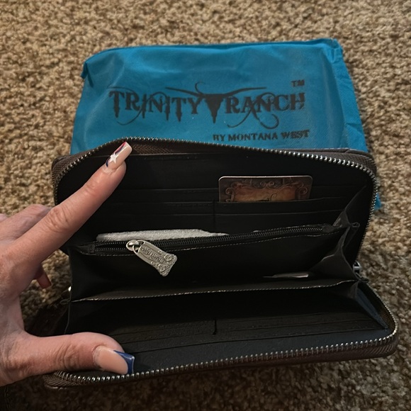 New Trinity Ranch Wallet Wristlet - Picture 4 of 4